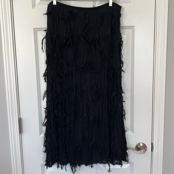 Simonton Says Black skirt with detail rag outlines crinkly sheer overlay-Size 1X - Picture 1 of 5